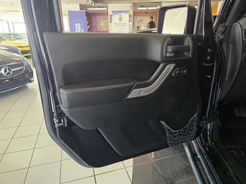 Used 2013 Jeep Wrangler Unlimited Rubicon AWD/4WD image 8