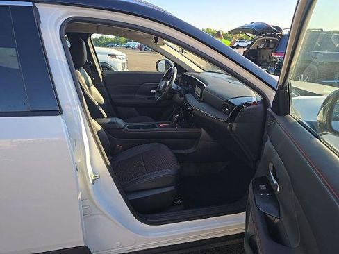Certified 2025 Nissan Kicks SR FWD image 21