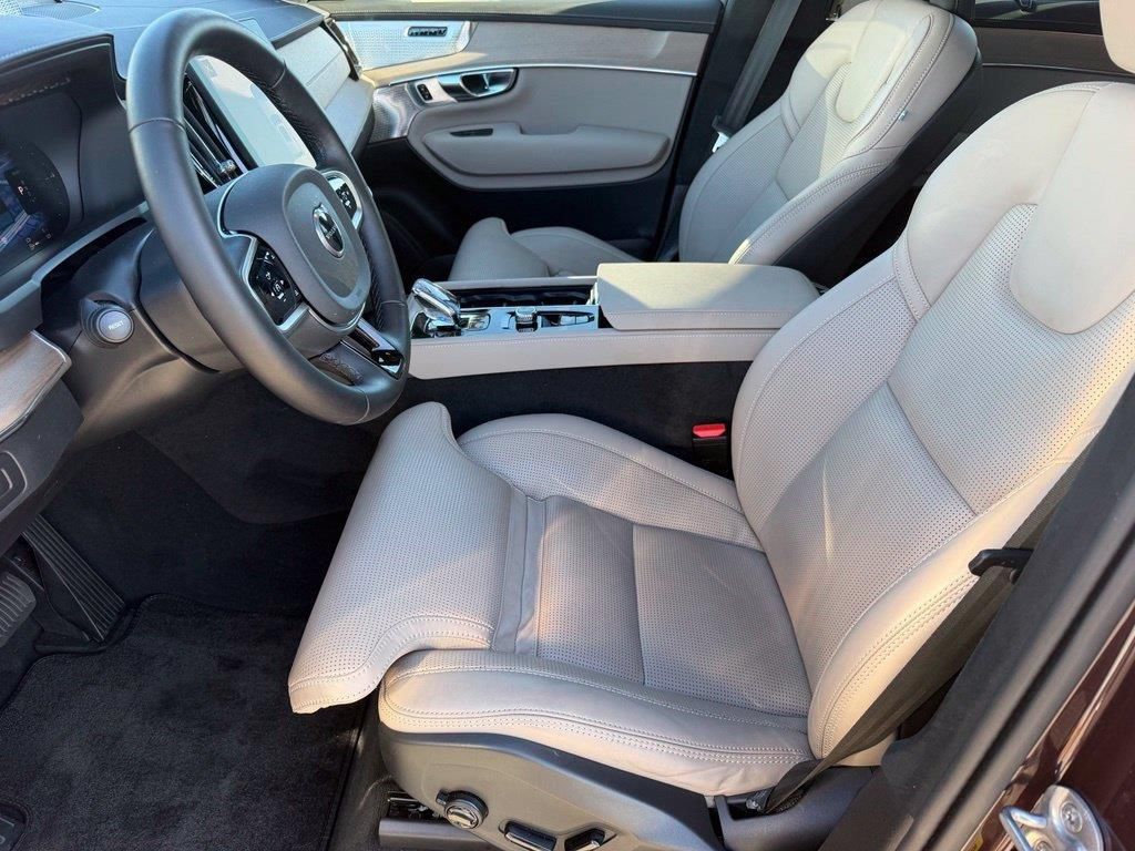Used 2025 Volvo XC90 T8 Ultra w/ Lounge Package AWD/4WD image 9