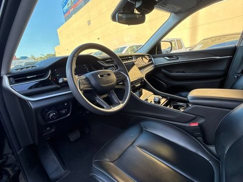 Used 2023 Jeep Grand Cherokee 4WD 4xe image 15