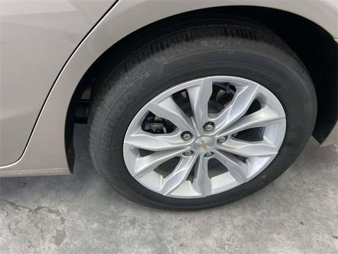 Used 2025 Chevrolet Malibu LT image 9