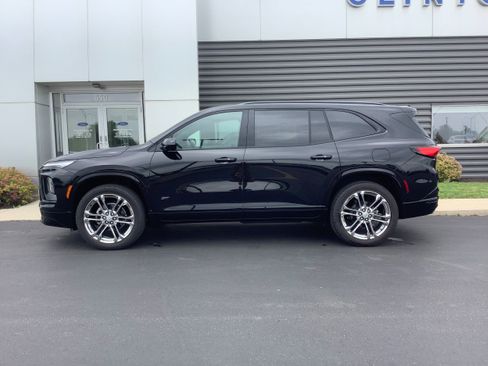 Used 2025 Buick Enclave Sport Touring w/ Power Package AWD/4WD image 2