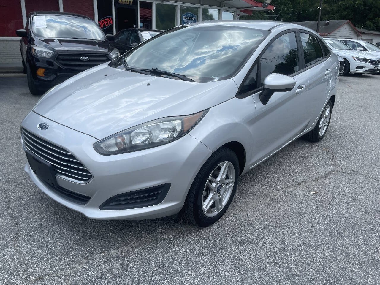 Used 2019 Ford Fiesta SE FWD image 3