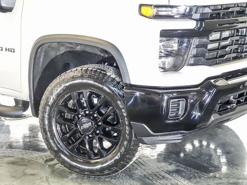Used 2026 Chevrolet Silverado 2500 Custom w/ Custom Value Package image 4