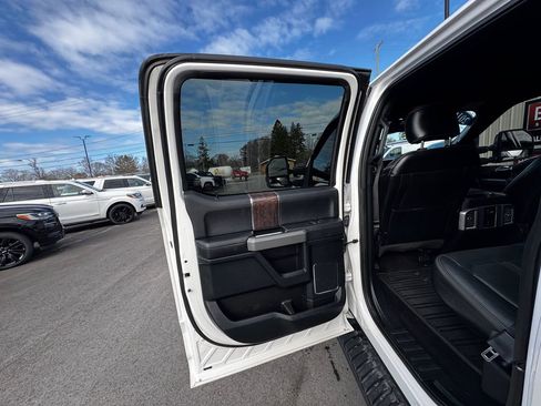 Used 2016 Ford F150 Platinum w/ Technology Package image 40