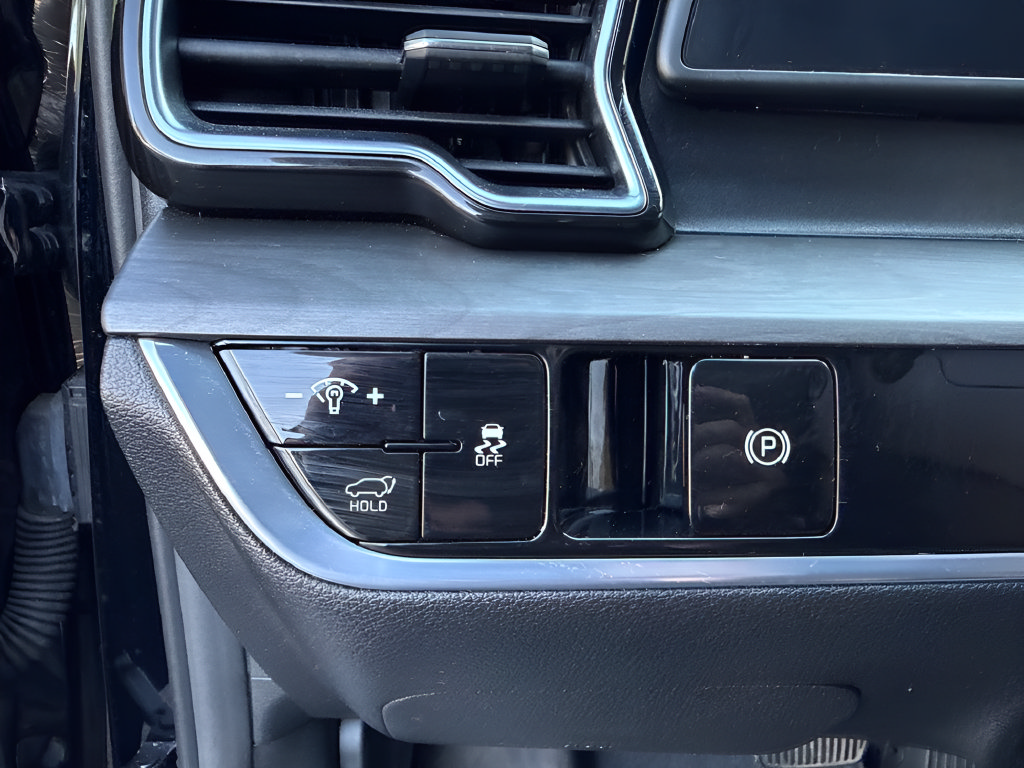 Used 2023 Kia Sportage X-Line w/ X-Line Premium Package AWD/4WD image 29