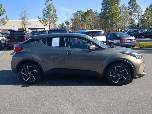 Used 2021 Toyota C-HR XLE image 3