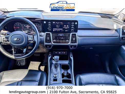 Used 2021 Kia Sorento EX w/ Panoramic Sunroof Package FWD image 11