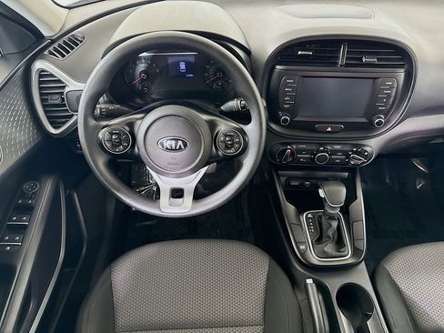 Used 2020 Kia Soul LX image 4