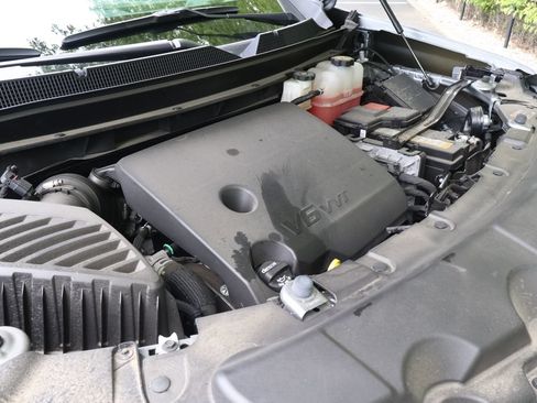 Used 2023 Chevrolet Traverse LT FWD image 14