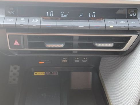Used 2025 Toyota Camry SE FWD image 25