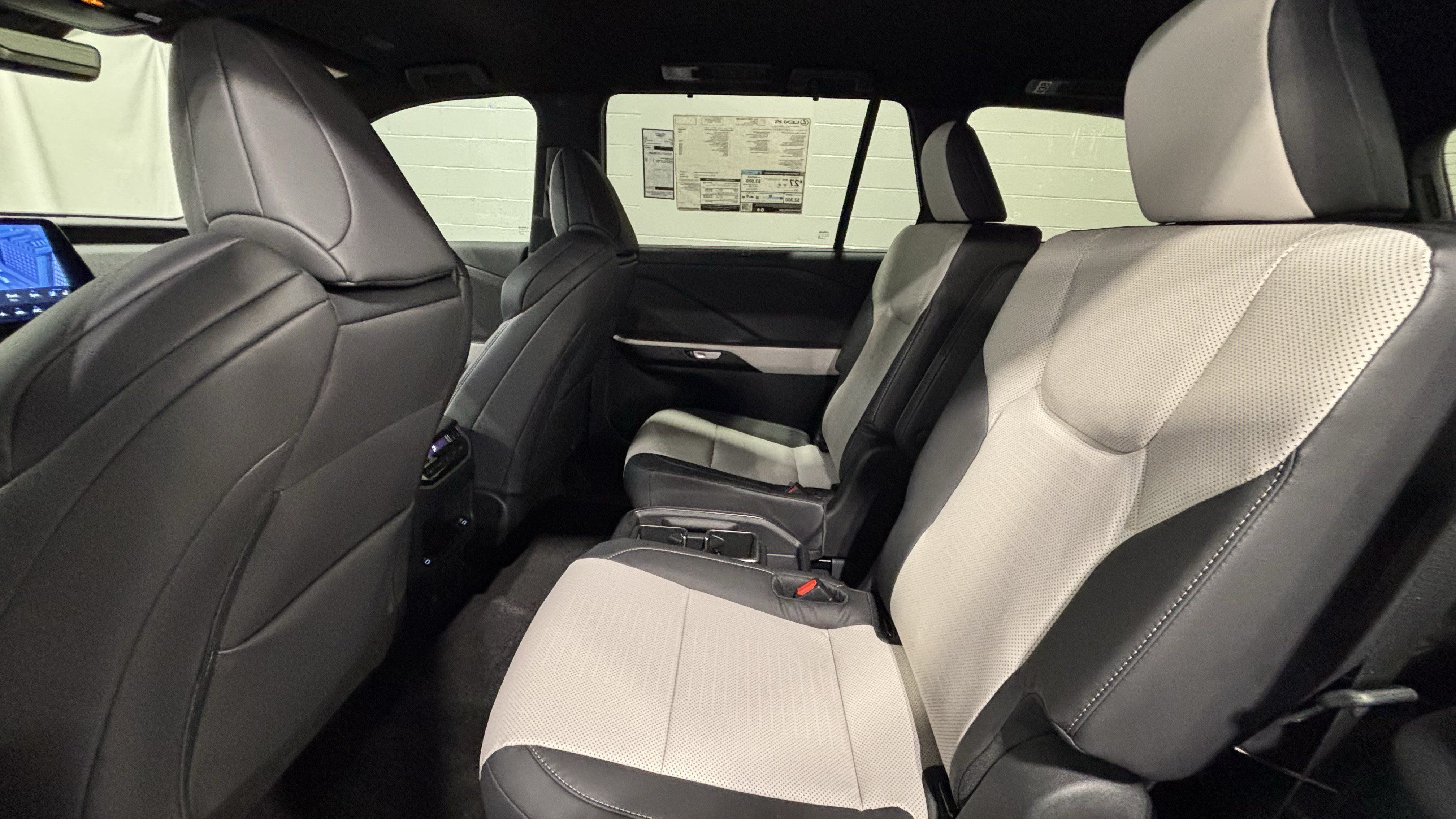 Used 2026 Lexus TX 500h AWD w/ Technology Package image 32