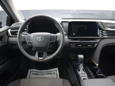 Used 2025 Toyota Camry LE image 14