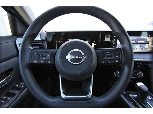 Used 2025 Nissan Kicks SV image 13