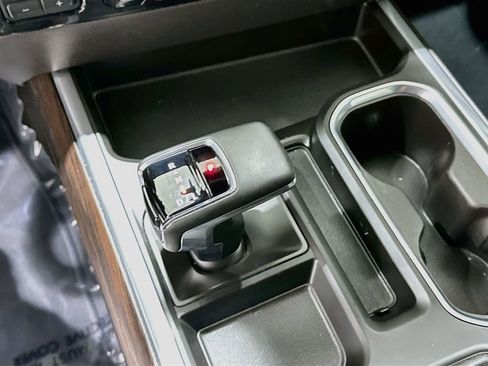 Used 2024 GMC Sierra 1500 SLT RWD image 17