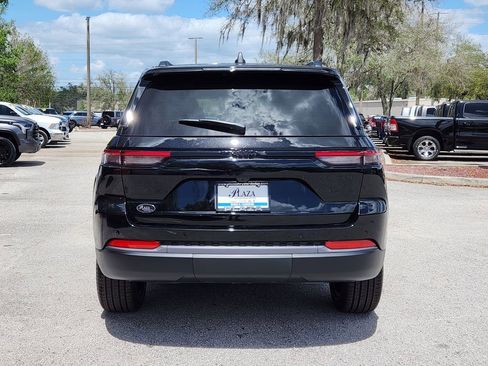 New 2026 Jeep Grand Cherokee Limited w/ Limited Altitude Package RWD image 5