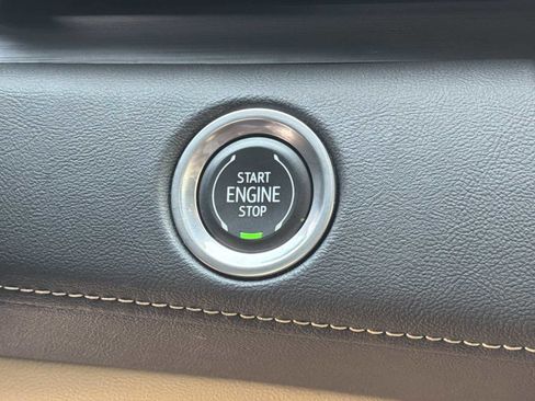 Used 2023 Cadillac Escalade ESV Premium Luxury AWD/4WD image 8