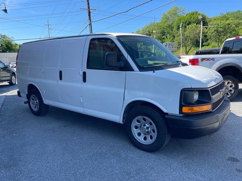 Used 2014 Chevrolet Express 1500 RWD image 8