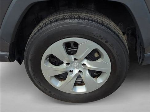 Certified 2021 Toyota RAV4 LE FWD image 9