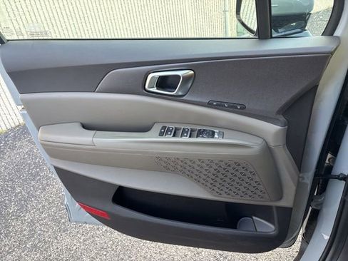 Certified 2026 Kia Carnival EX FWD image 23