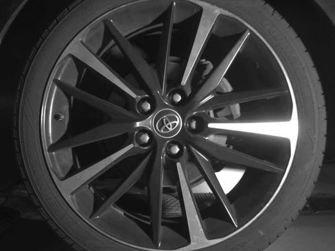 Used 2019 Toyota Camry XSE image 15