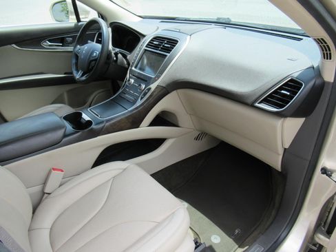 Used 2017 Lincoln MKX Reserve w/ Lincoln MKX Climate Package AWD/4WD image 11
