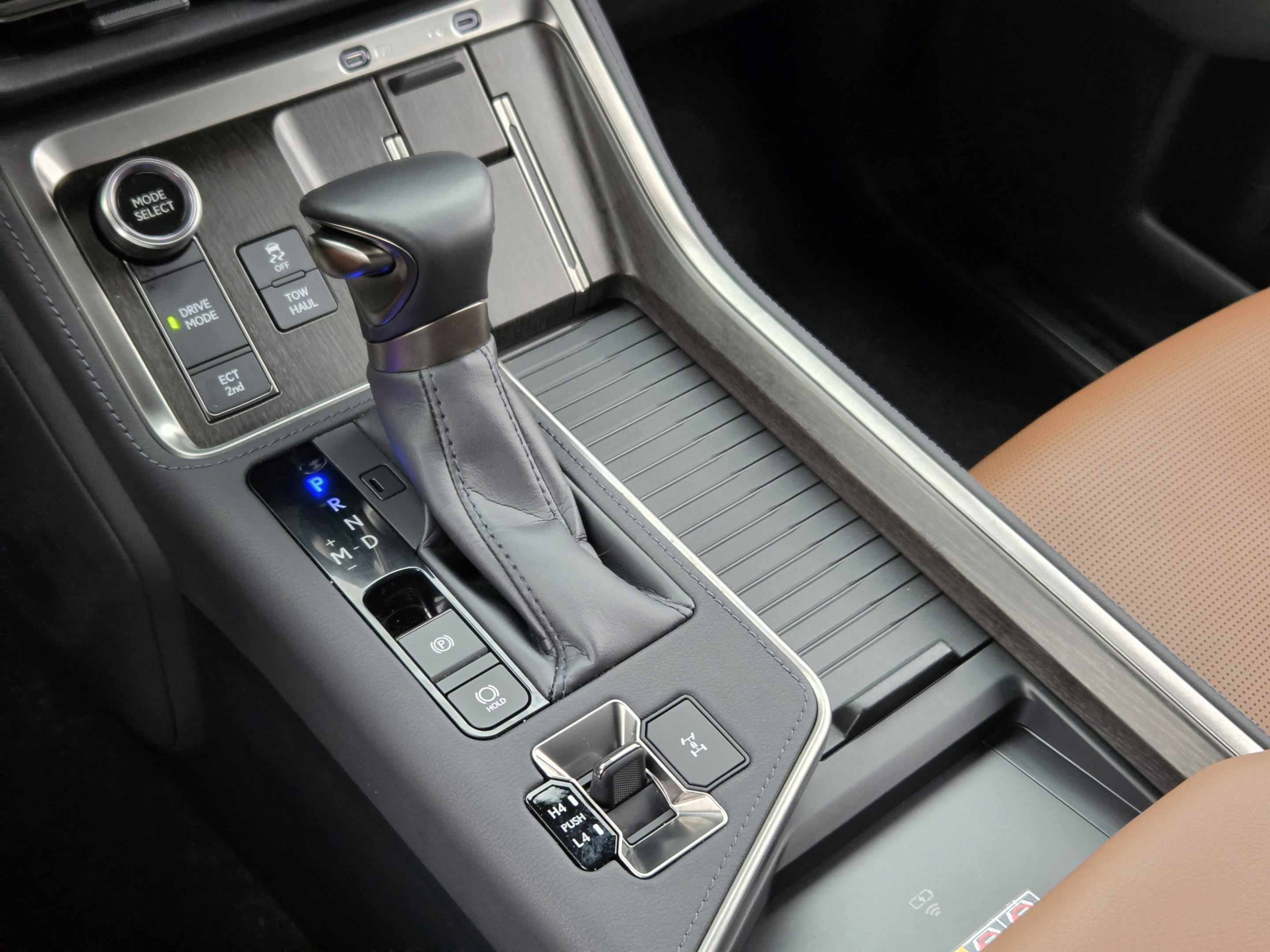 Used 2024 Lexus GX 550 w/ Accessory Package (Z1) AWD/4WD image 15