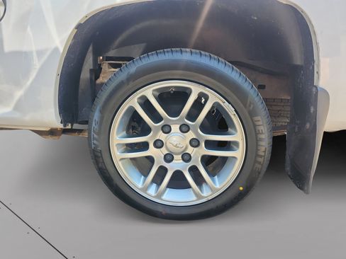 Used 2012 Chevrolet Colorado LT RWD image 14