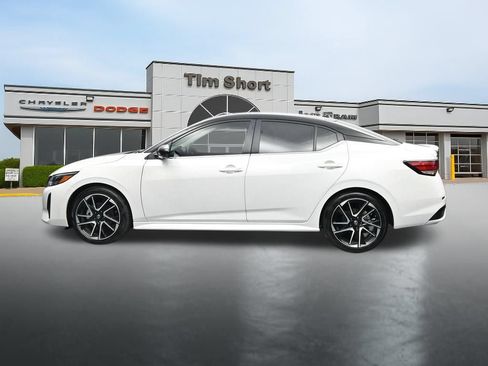 Used 2025 Nissan Sentra SR w/ SR Premium Package FWD image 2