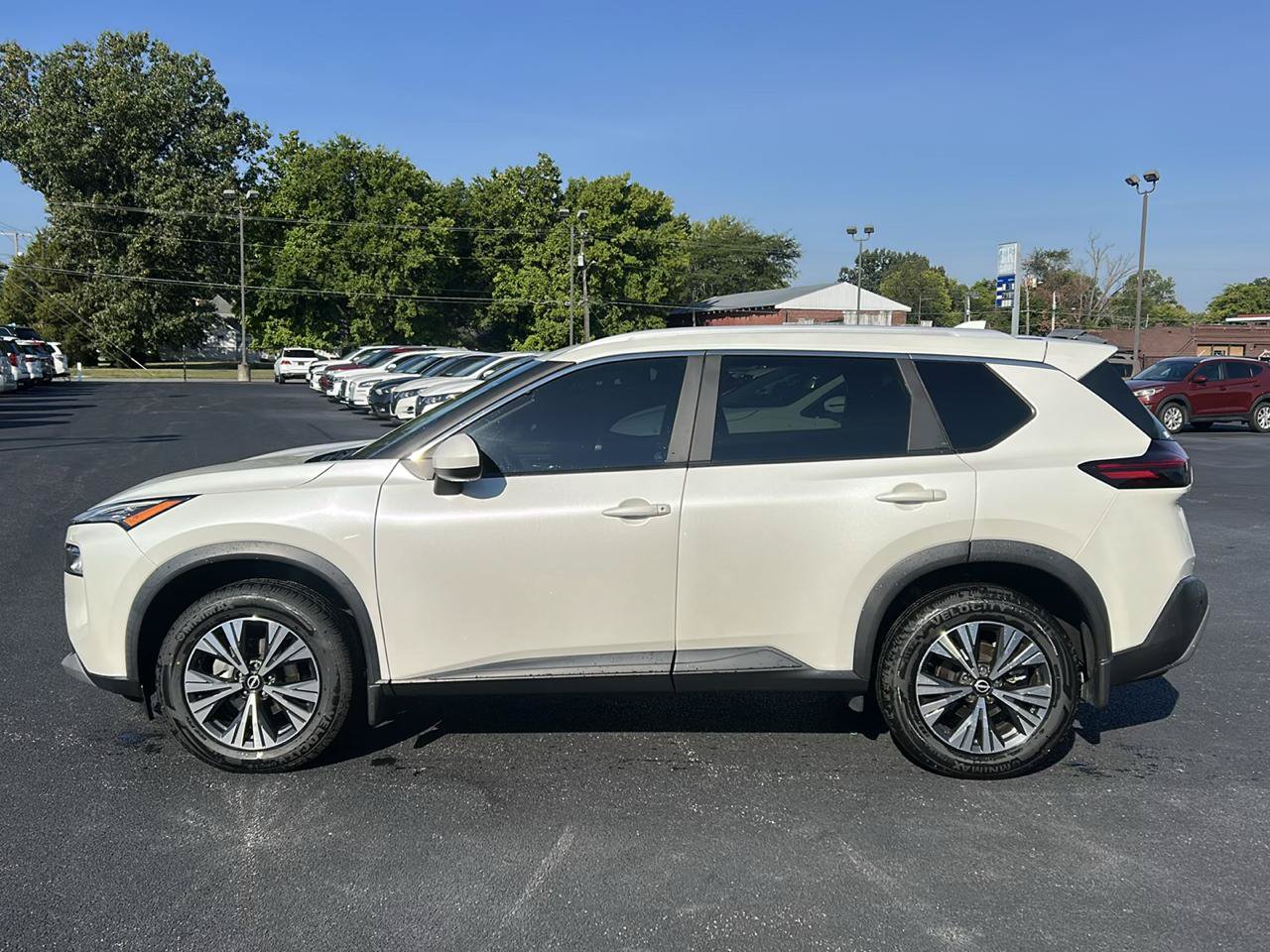 Used 2023 Nissan Rogue SV w/ SV Premium B Package FWD image 8