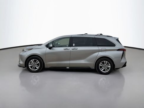 Used 2025 Toyota Sienna Limited AWD/4WD image 4