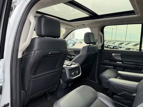Used 2025 Ford Expedition Platinum AWD/4WD image 11