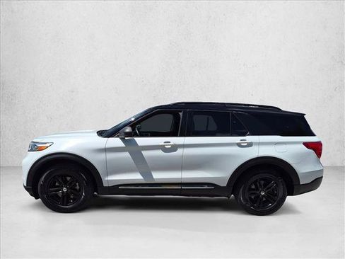 Used 2020 Ford Explorer XLT w/ Equipment Group 202A RWD image 8