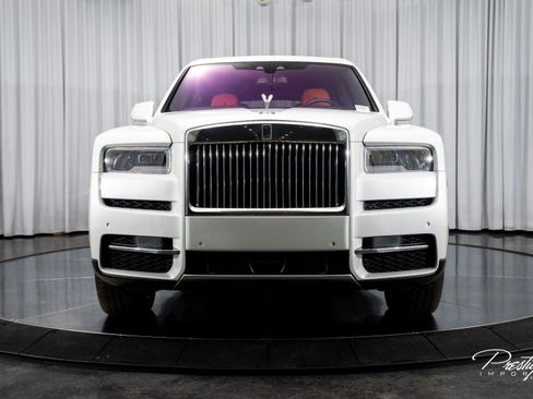 Used 2021 Rolls-Royce Cullinan image 3