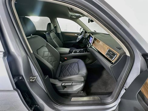 Used 2026 Volkswagen Atlas SE FWD image 32