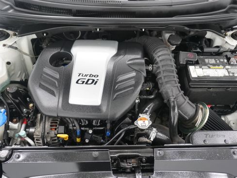 Used 2016 Hyundai Veloster Turbo image 25