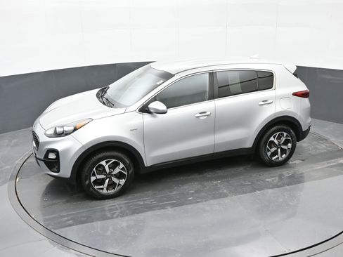 Used 2020 Kia Sportage LX image 32