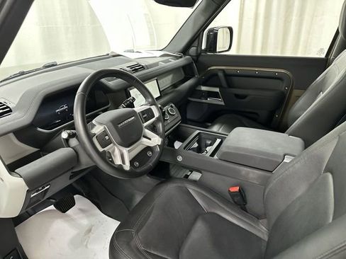 Used 2023 Land Rover Defender 90 SE image 15