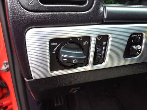 Used 2004 Ford Thunderbird Deluxe image 7