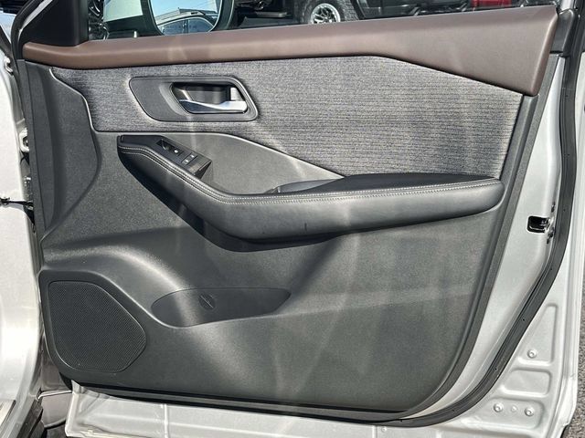 Used 2021 Nissan Rogue SV FWD image 25