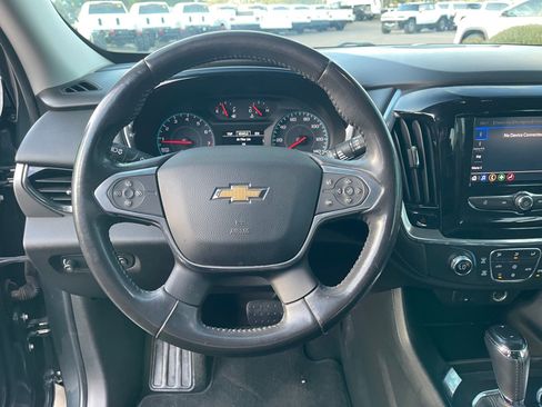 Used 2020 Chevrolet Traverse LT image 16