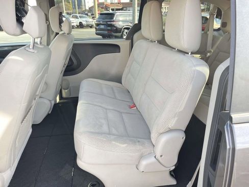 Used 2019 Dodge Grand Caravan SE image 24