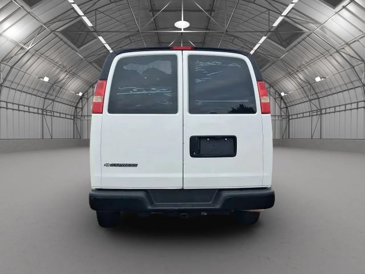 Used 2015 Chevrolet Express 2500 RWD image 4