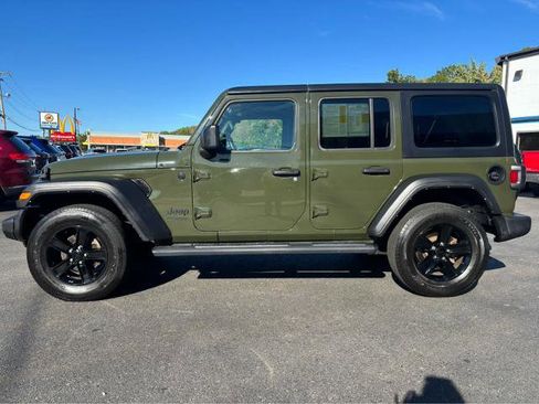 Used 2022 Jeep Wrangler Unlimited Sport image 3
