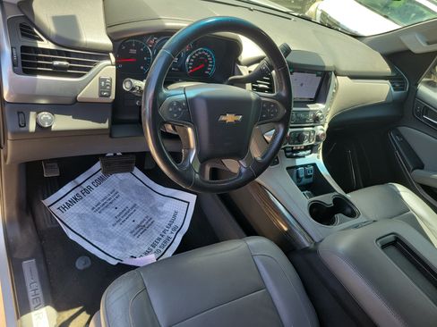 Used 2017 Chevrolet Suburban LT RWD image 12