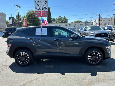 Used 2024 Hyundai Kona SE FWD image 9