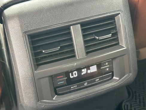 Used 2021 Volkswagen Atlas SE w/ Towing Package image 14