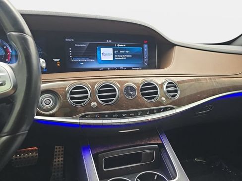 Used 2018 Mercedes-Benz S 560 Sedan image 20