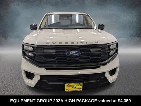 Used 2025 Ford Expedition Active AWD/4WD image 2