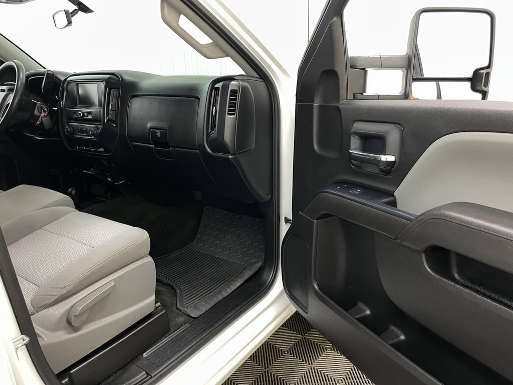 Used 2017 Chevrolet Silverado 1500 Custom w/ Custom Convenience Package AWD/4WD image 32